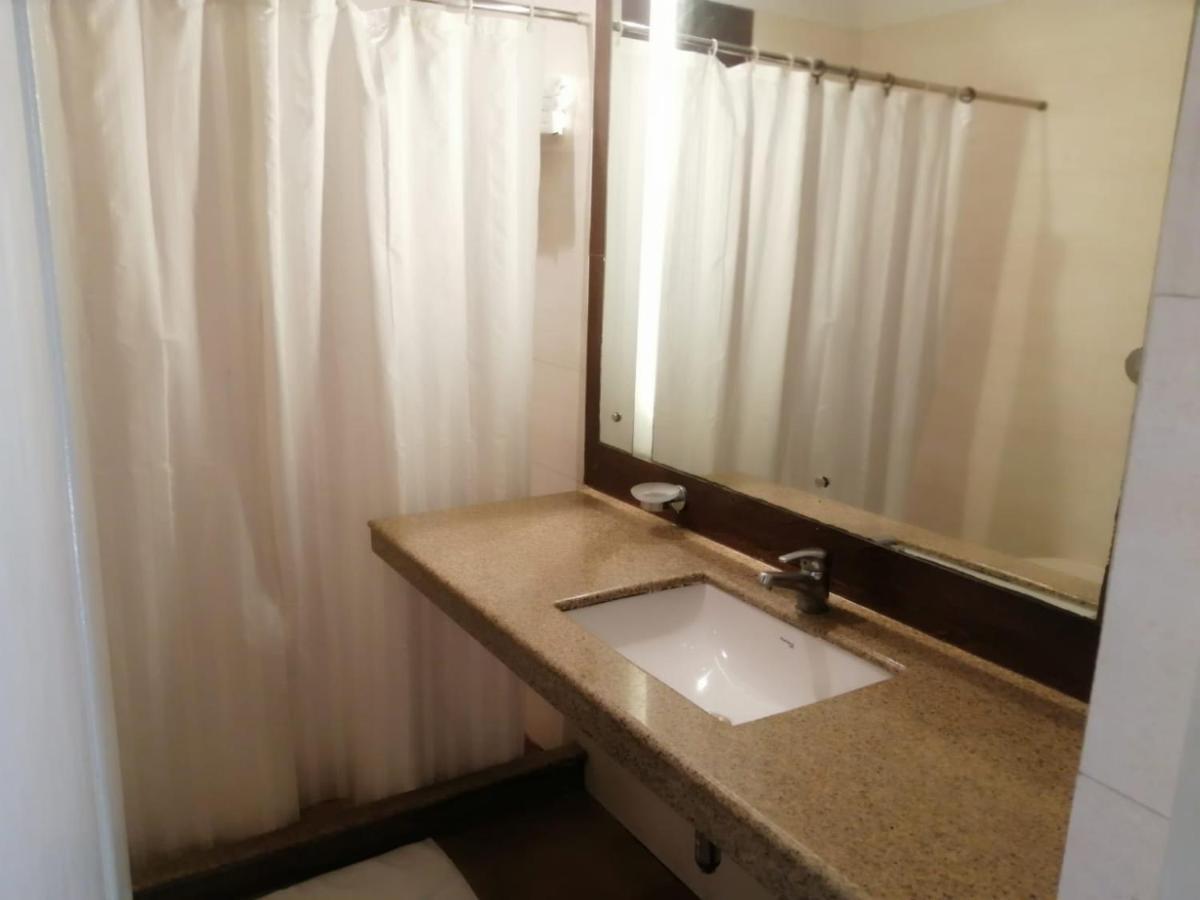 Kingston Resort Канпур Екстериор снимка