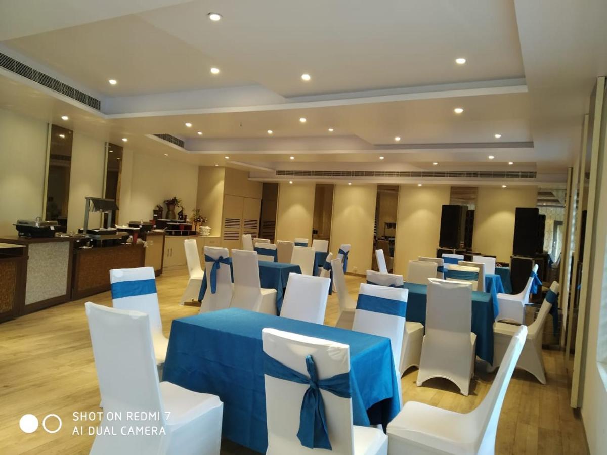 Kingston Resort Канпур Екстериор снимка