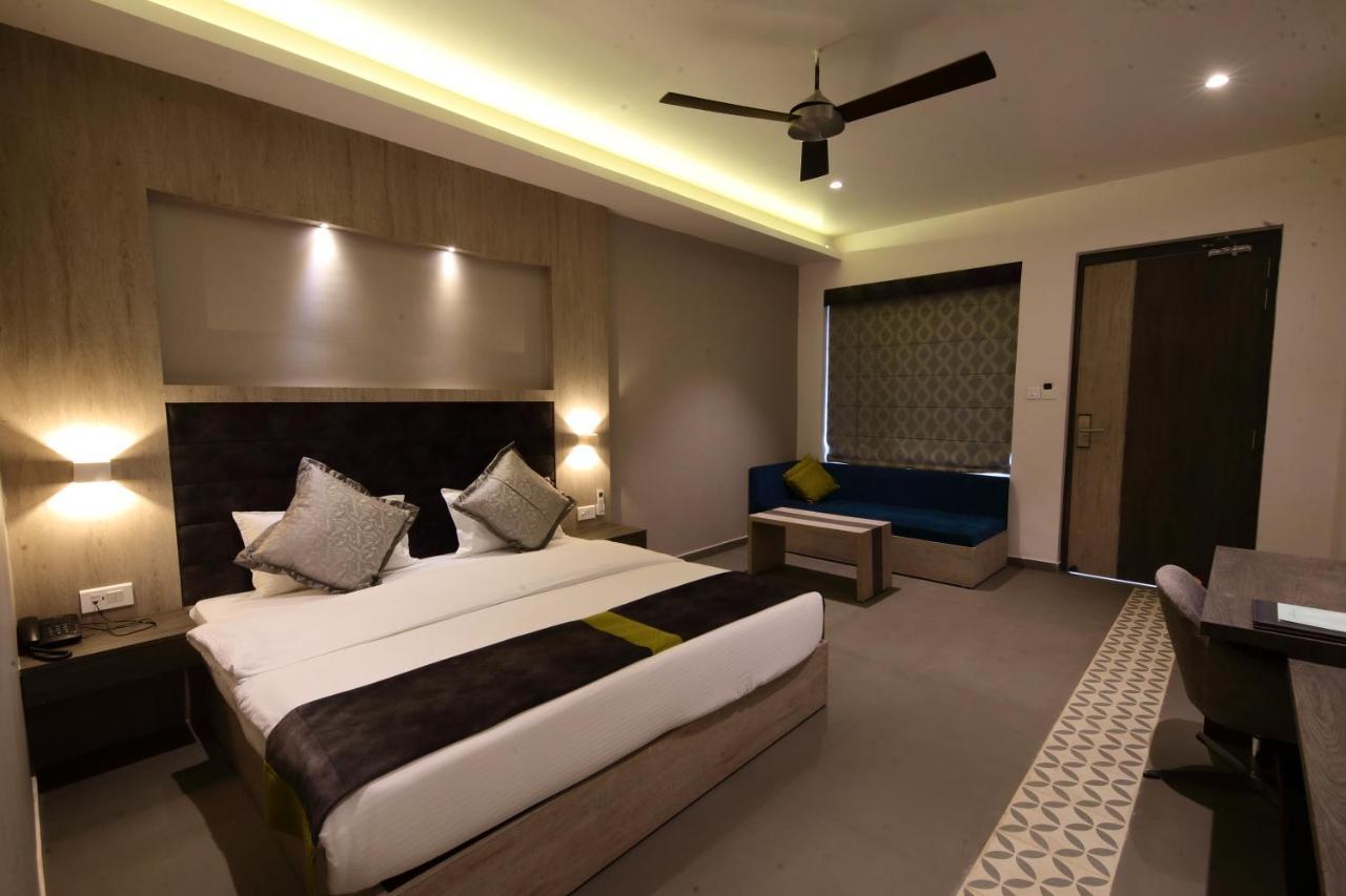 Kingston Resort Канпур Екстериор снимка