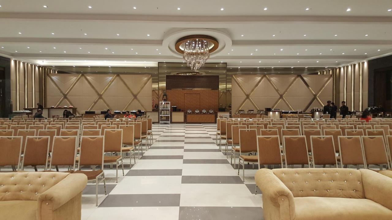 Kingston Resort Канпур Екстериор снимка